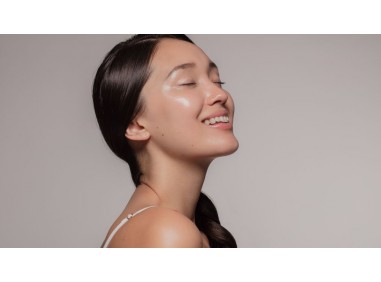 Mastering the Glow: A Comprehensive Guide to Caring for Oily Skin in Humid Singapore